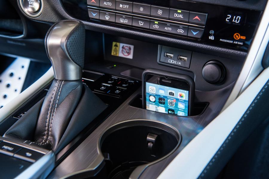 Детали интерьера Lexus RX300 F-Sport 2019 года  (WW) (фото 79 из 80)